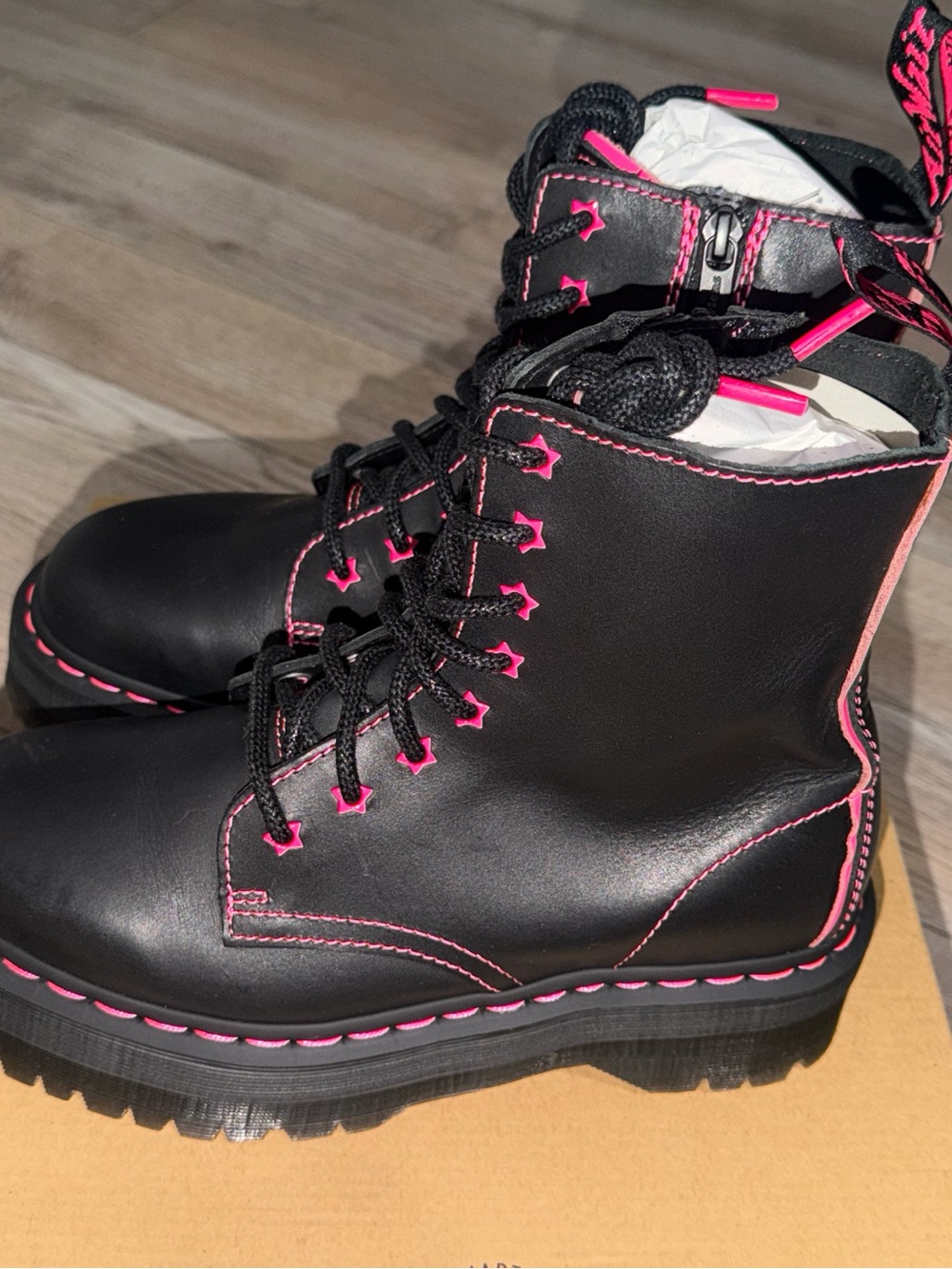 Dr. Martens Jadon II Neon Star Platform Boots Women’s 8 (PRICE IS FIRM) - Picture 3 of 9